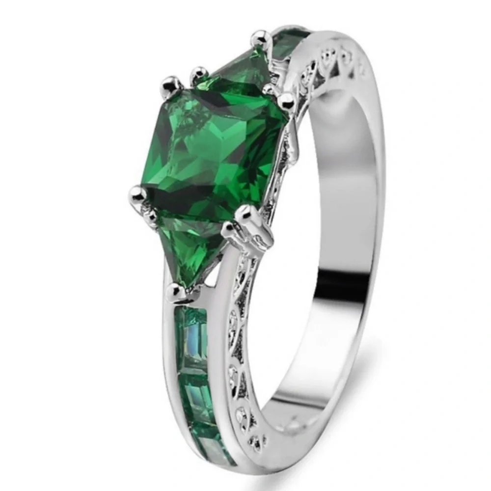 New Woman’s Stamped S925 Sterling Silver Floral Celtic 10CT Emerald Ring